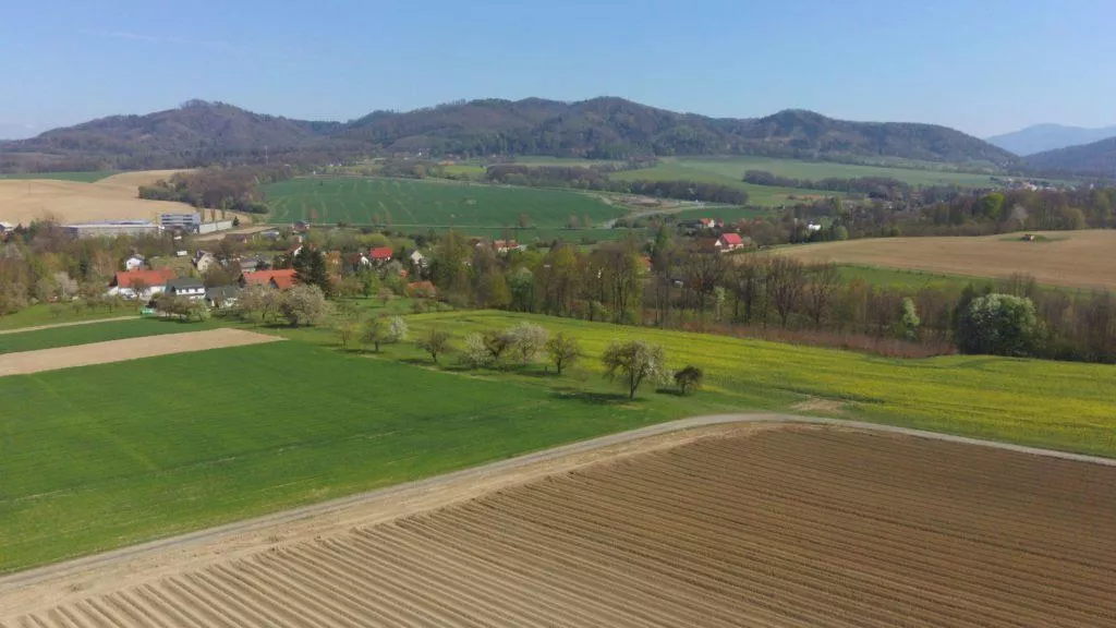 hubsan zino fotografie z dronu alej