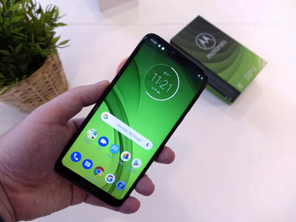 moto G7 power predni strana
