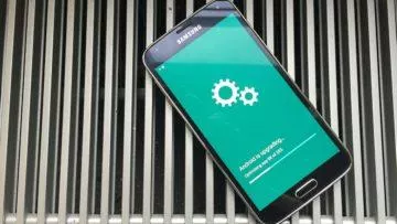 Mobilní telefon nereaguje na dotyk - aktualizace OS