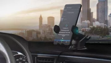Telefon - palubní deska auta - přehřátí