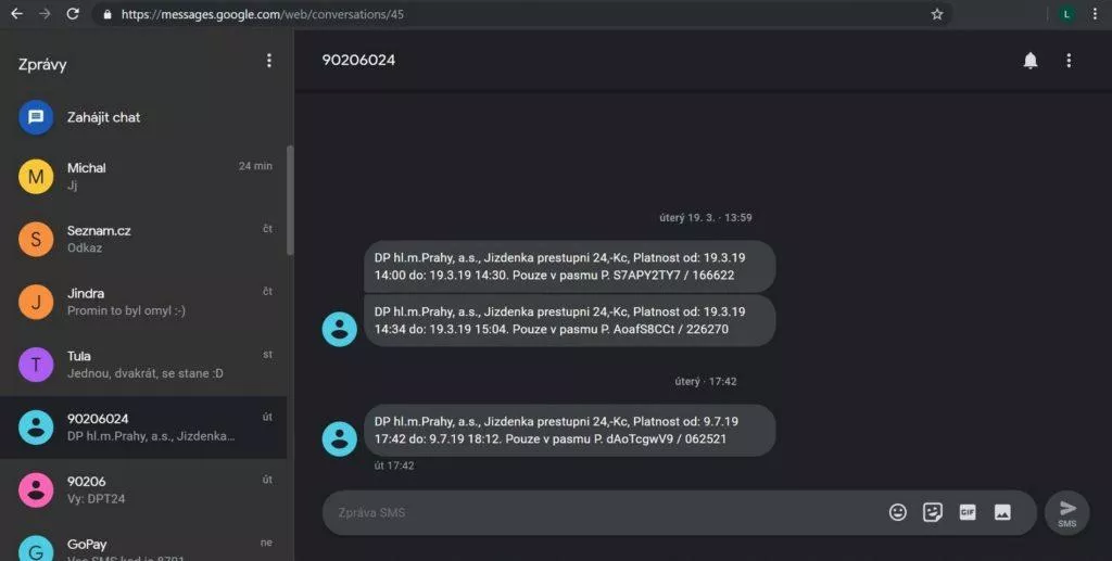 Zprávy Google na počítači - tmavý režim