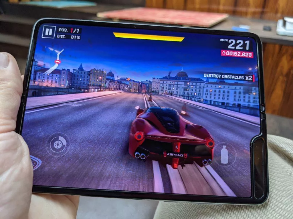 První dojmy ze Samsung Galaxy Fold hraní her 3
