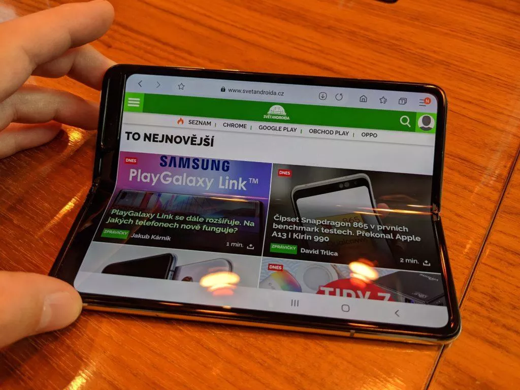 První dojmy ze Samsung Galaxy Fold ruka 9