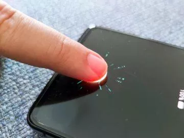 Realme X2 Pro optická čtečka otisků v displeji