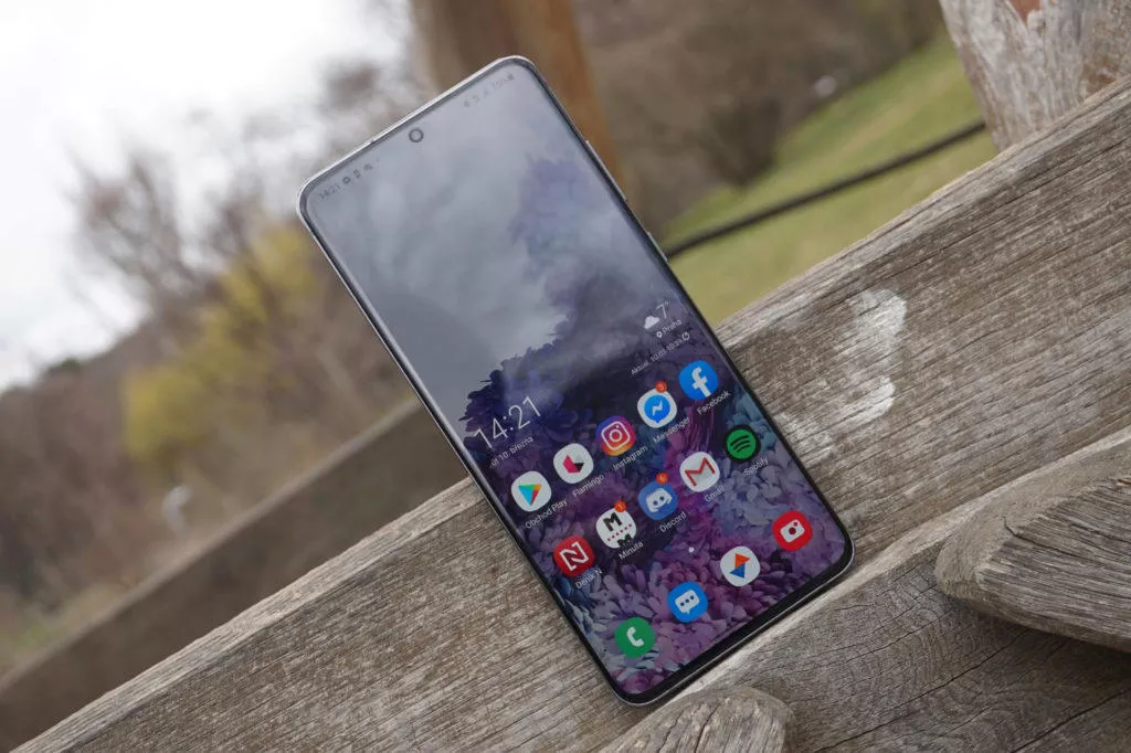 Displej telefonu Samsung galaxy s20 ultra denni svetlo