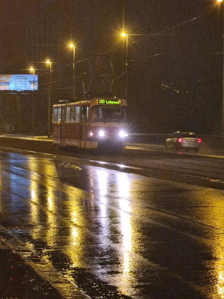 Fotografie Samsung Galaxy S20 Ultra 5G tramvaj v noci