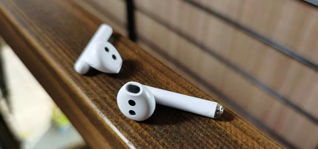 Huawei FreeBuds 3 detail dřevo