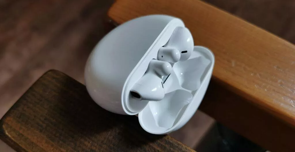 Huawei FreeBuds 3 detail dřevo 2