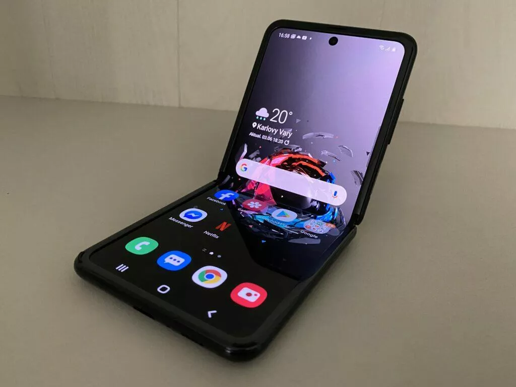 ohebný samsung telefon