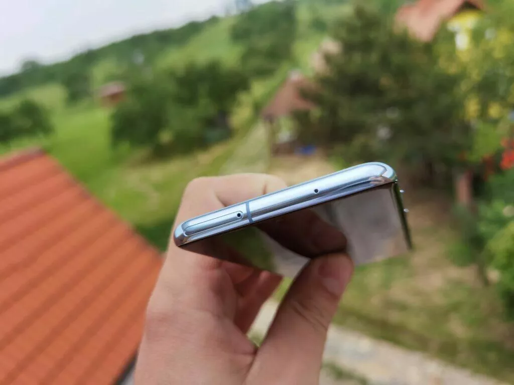 Samsung Galaxy S20 horní hrana