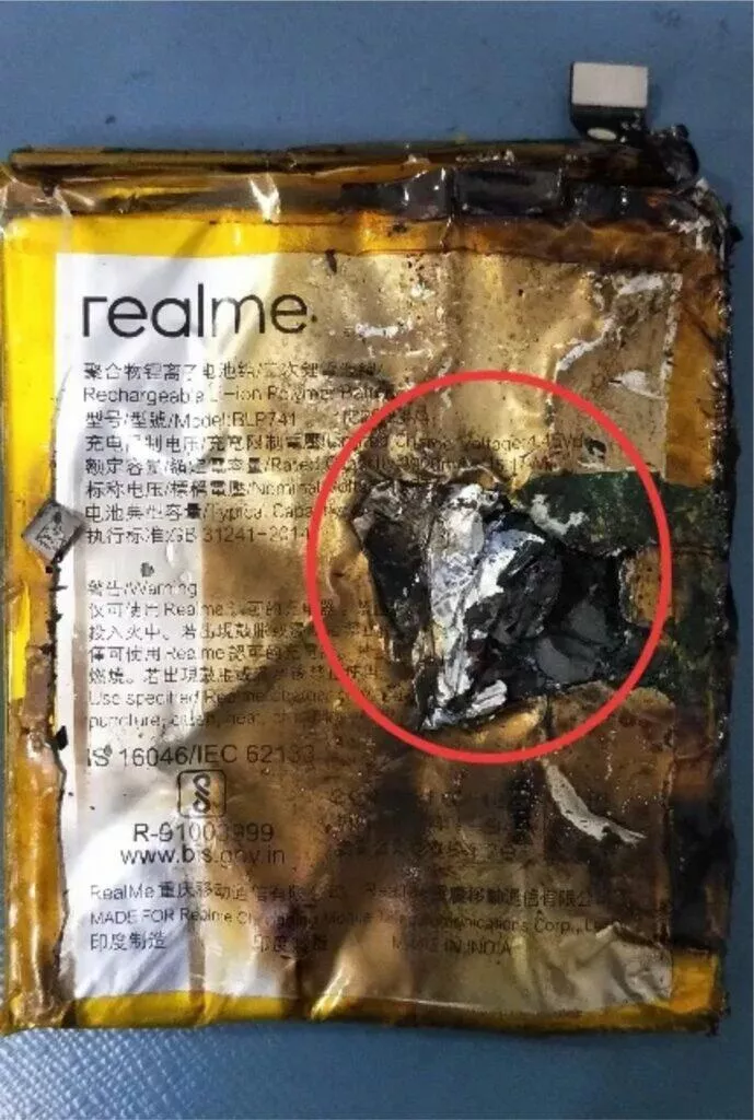 vybuchlý Realme telefon baterie přední strana