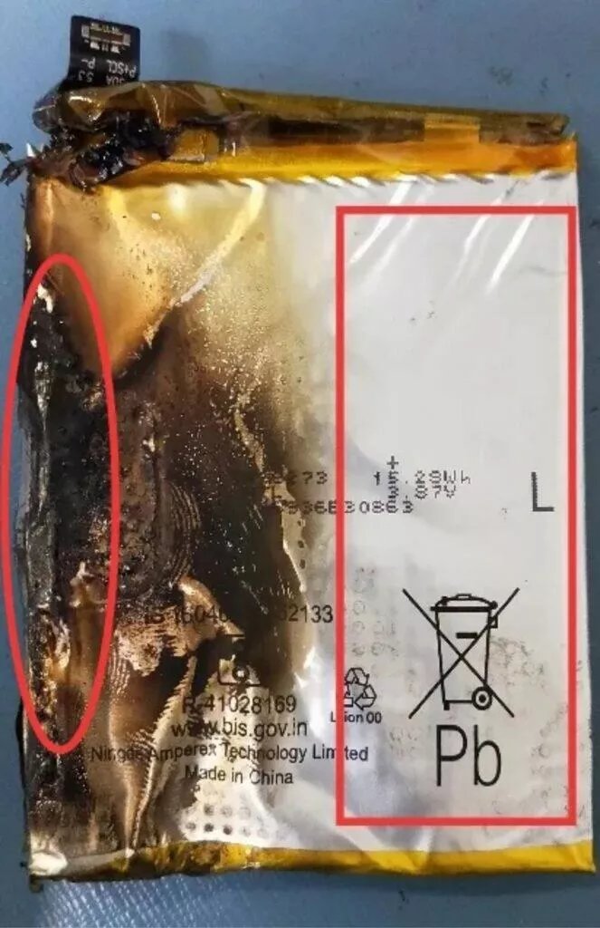 vybuchlý Realme telefon baterie zadní strana