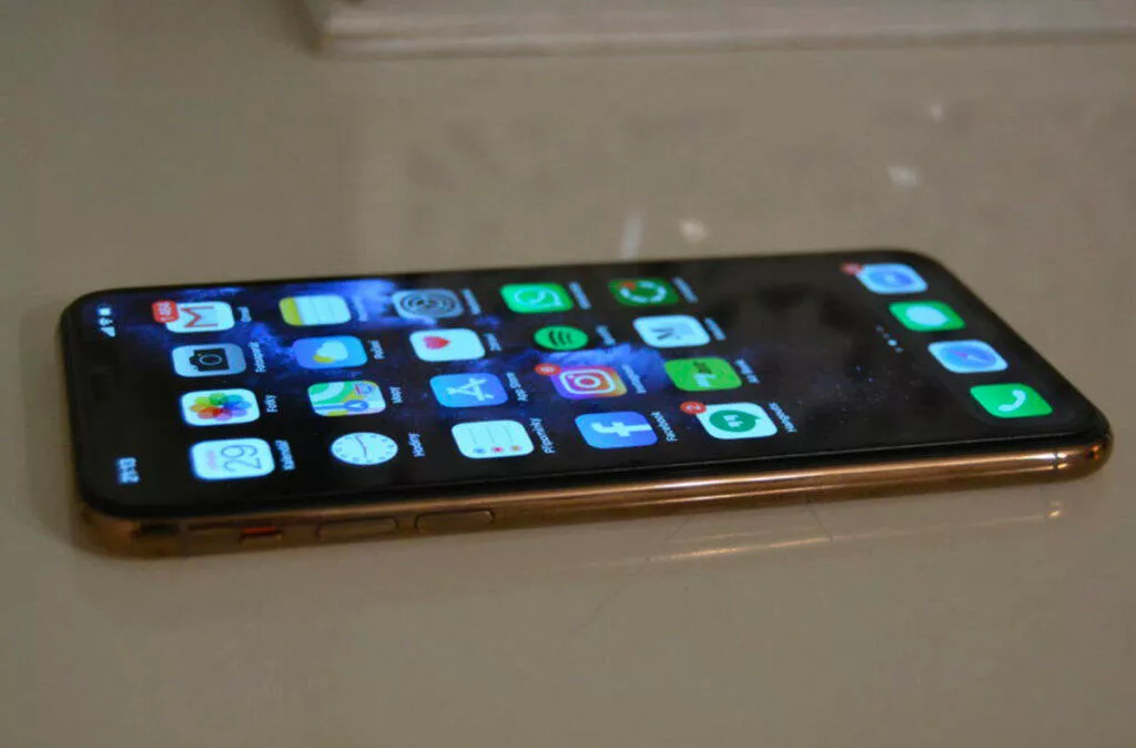 Kolik ročně zaplatíme za nabíjení mobilního telefonu_ iPhone 11