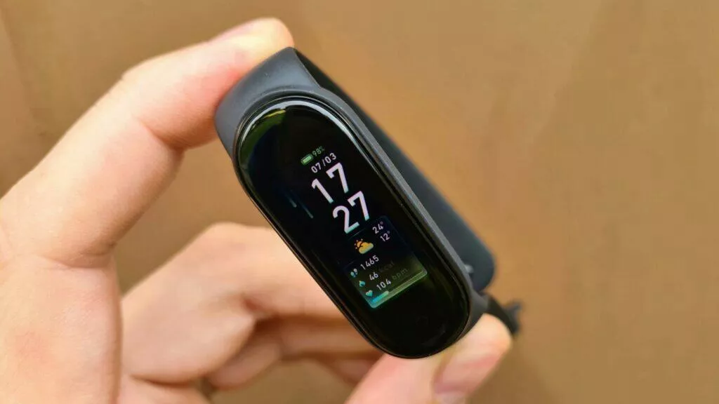 Xiaomi Mi Band 5 v prstech