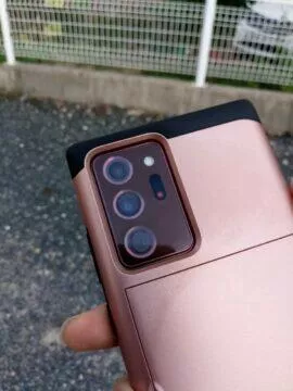galaxy note 20 se mlží čočky fotoaparátu