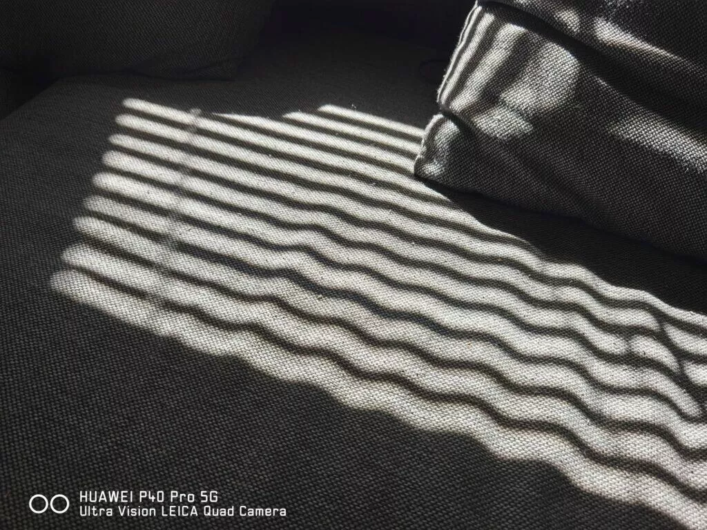 Fototest P40 Pro S20 Ultra kontrast gauč