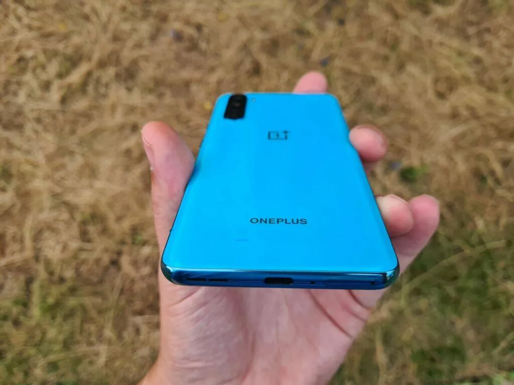 OnePlus Nord zadní kryt spodní pohled