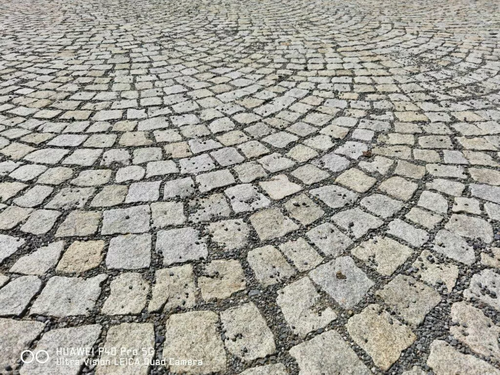Fototest P40 Pro S20 Ultra plné rozlišení 50 mpx dlažba
