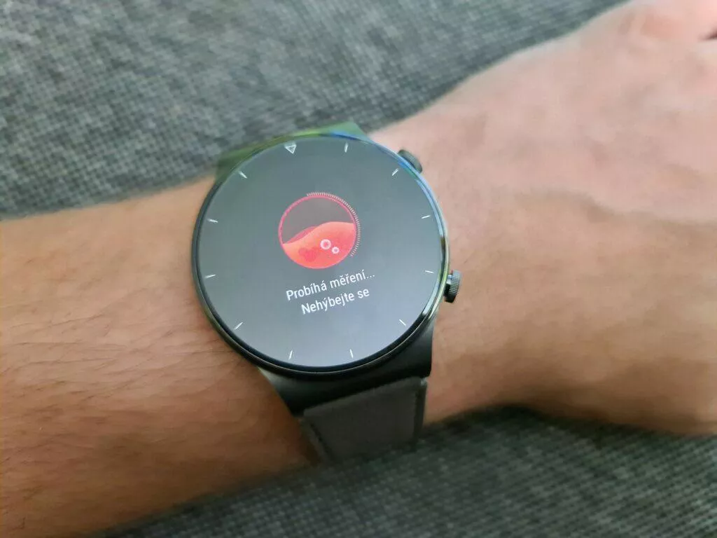 Huawei Watch GT2 Pro funkce měření okysličení krve