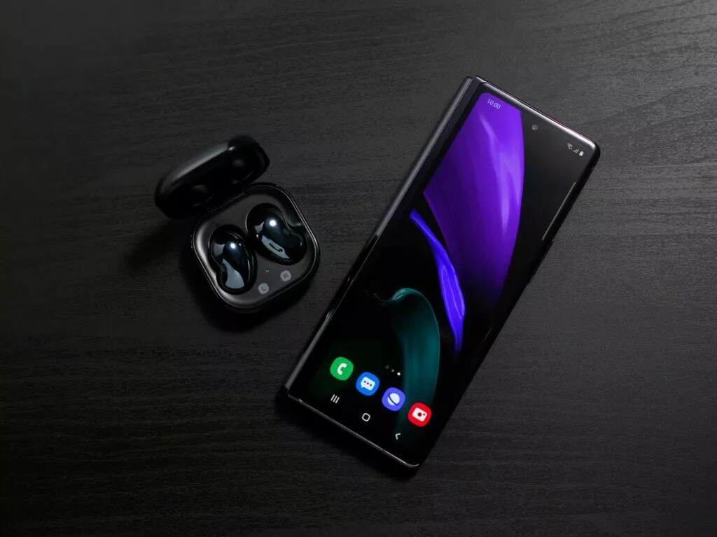 Samsung Galaxy Z Fold2 sluchátka Galaxy Buds Live