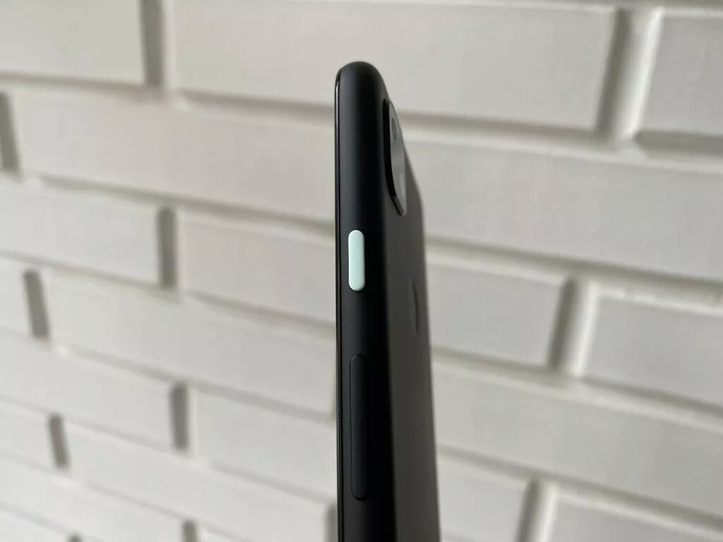 google pixel 4a boční strana