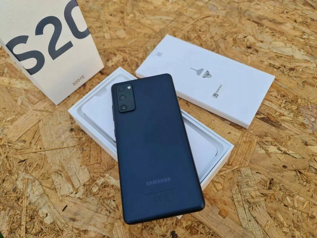samsung galaxy s20 fe baleni zada