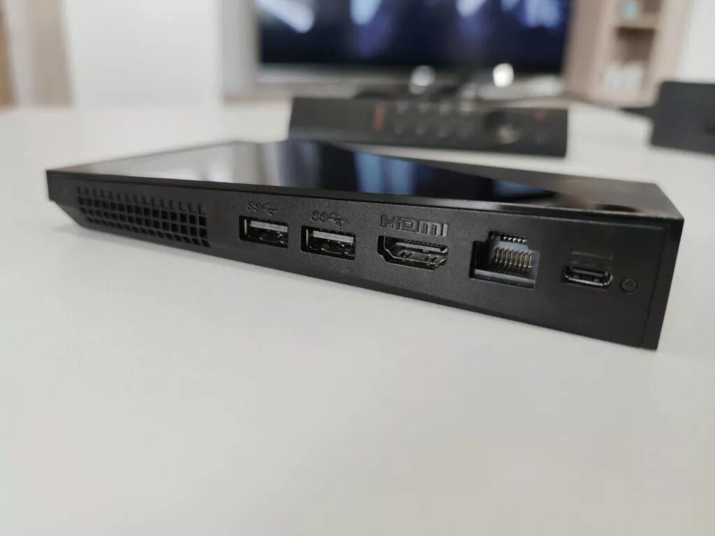 zadní strana Nvidia Shield TV Pro (2019)