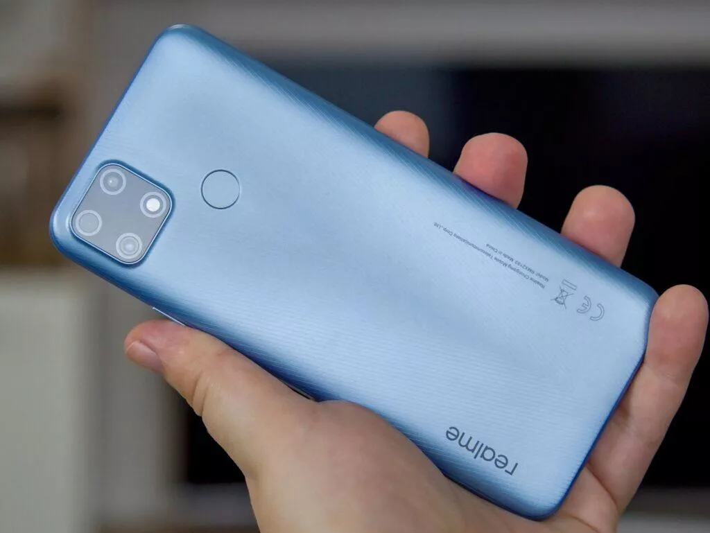 Realme 7i v ruce
