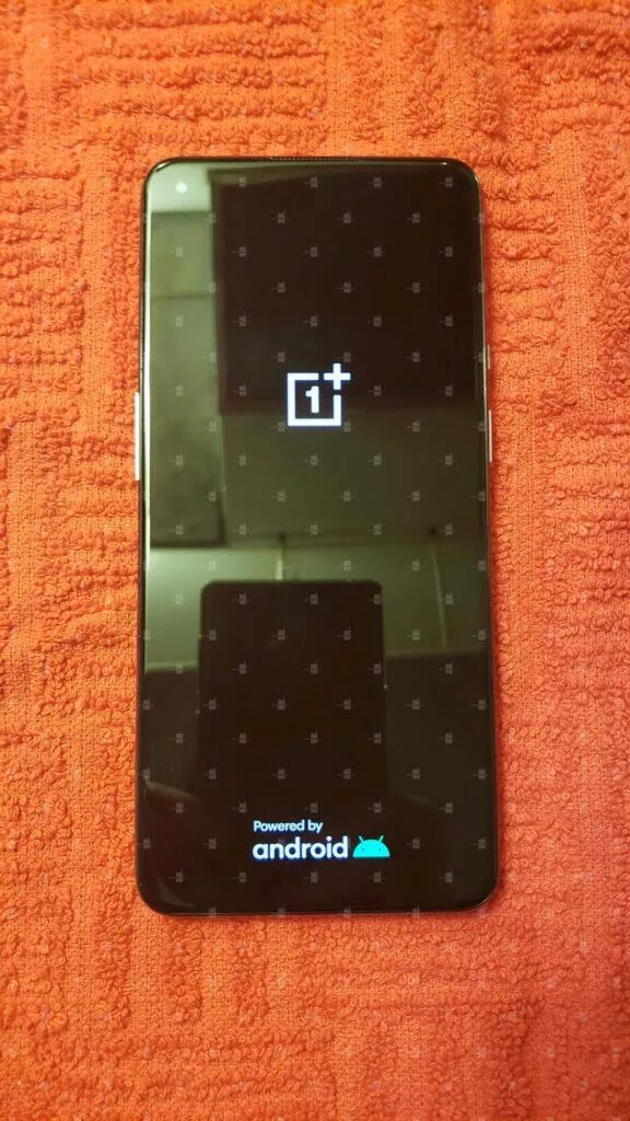reálné fotografie OnePlus 9 čelo