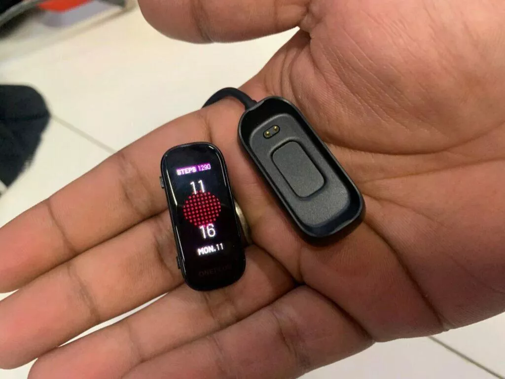 OnePlus Band nabíjení