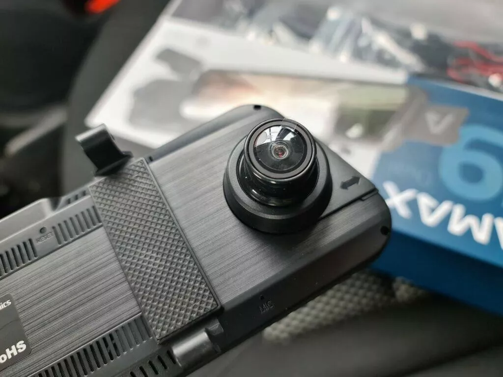 LAMAX S9 Dual design přední objektiv zasunutý