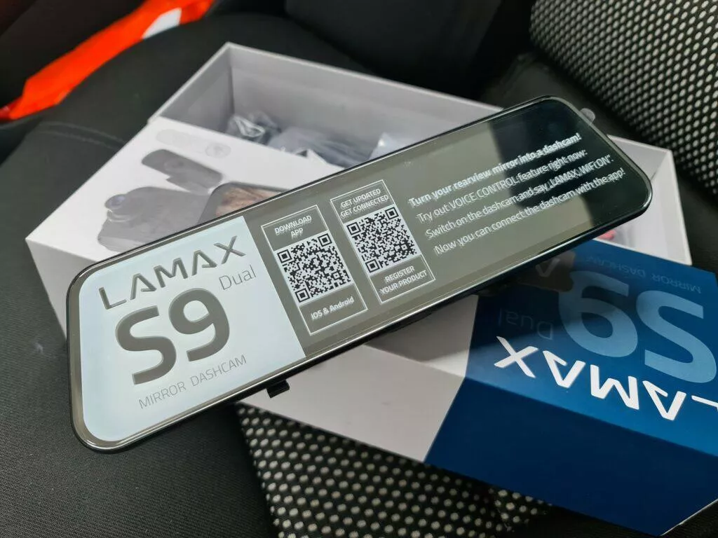 LAMAX S9 Dual design přední panel