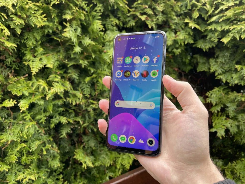 realme nový telefon recenze