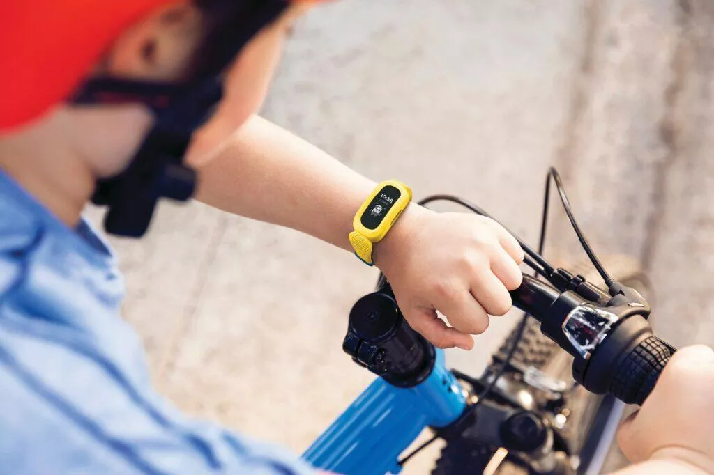 fitbit-ace-3-mimoni-kolo-zluty