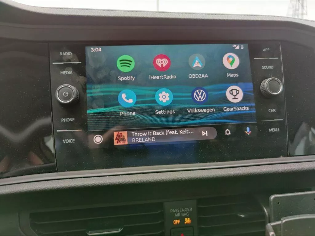 Android Auto dotykové hry hraní GearSnacks menu