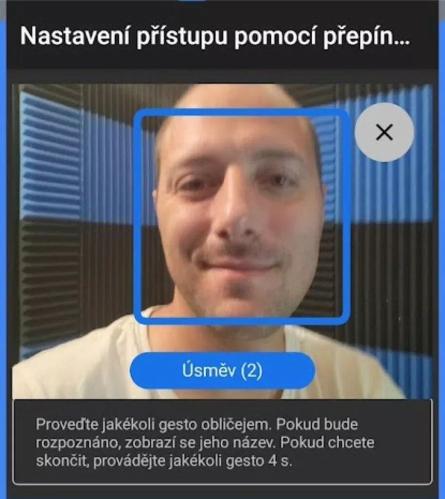 gesta usmev