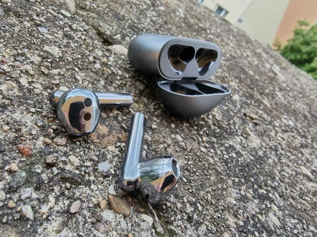 Huawei FreeBuds 4 recenze beton sluchátka pouzdro