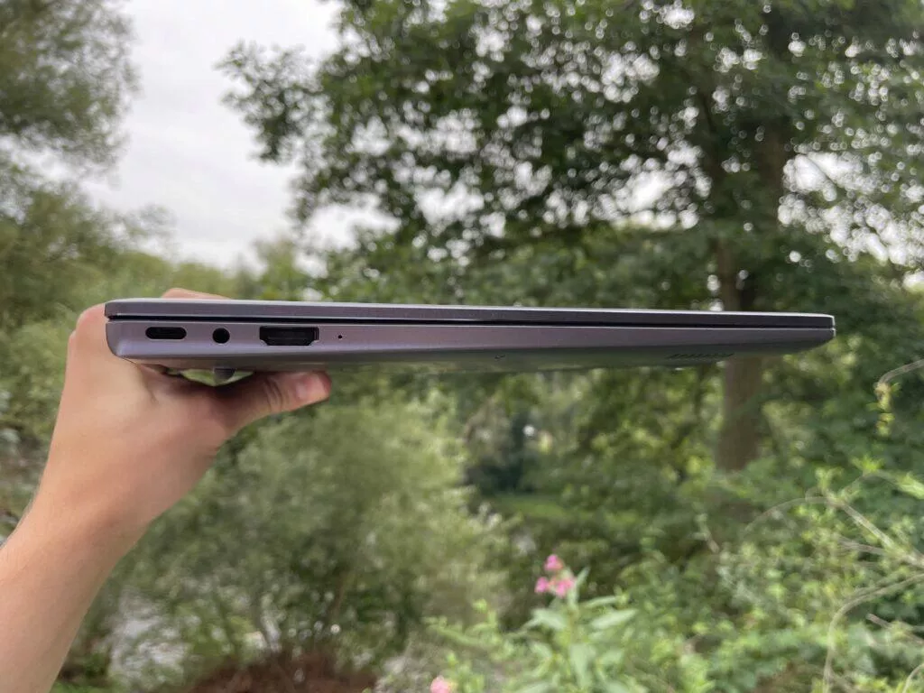 notebook na hrani her