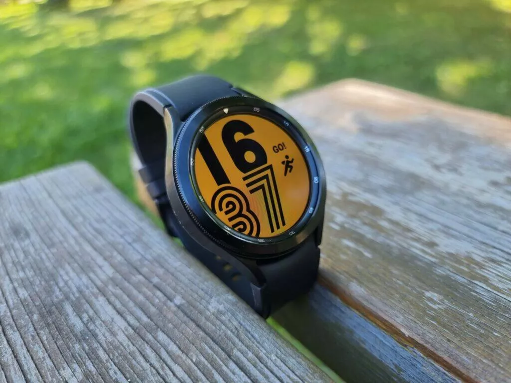 samsung galaxy watch4 recenze cifernik zluta