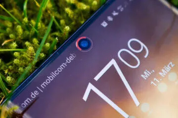 telefon s průstřelem v displeji energy ring