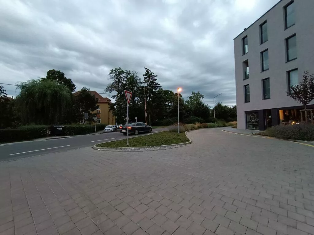 vivo v21 5g ultrasirokouhle foto dum