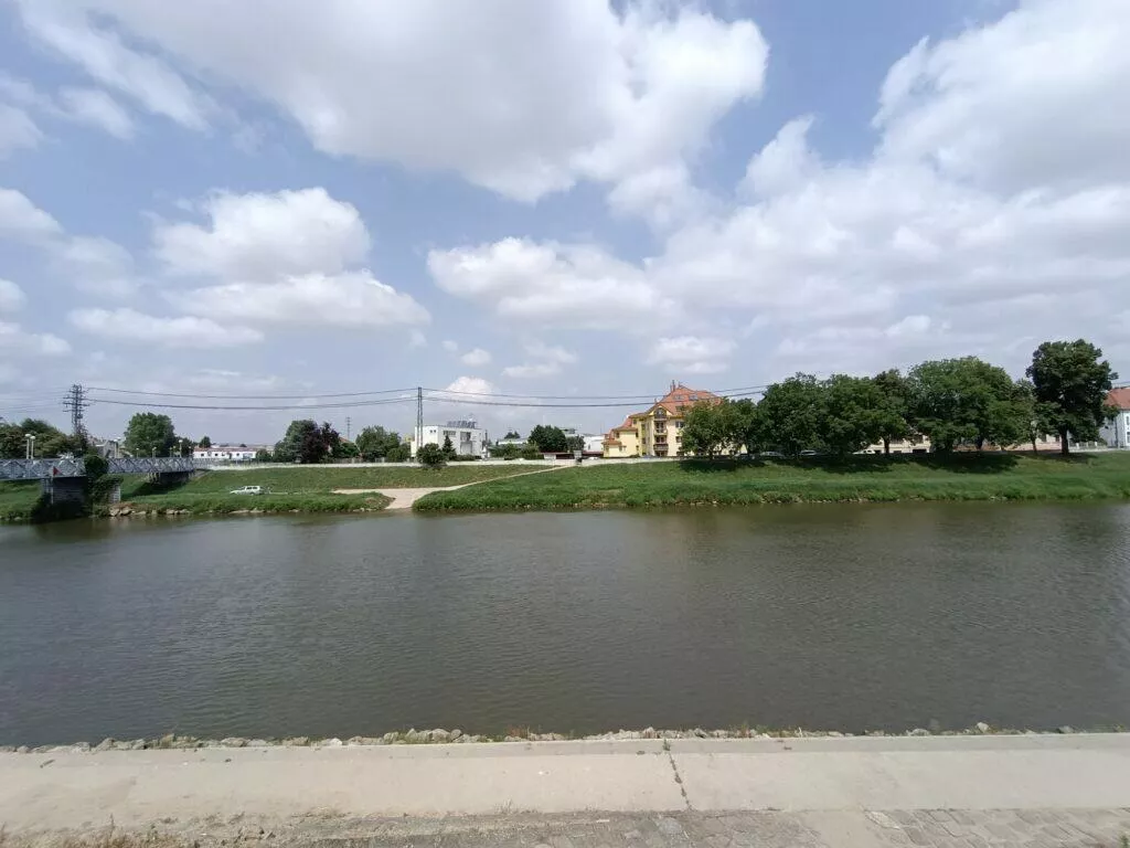 vivo v21 5g ultrasirokouhle foto reka