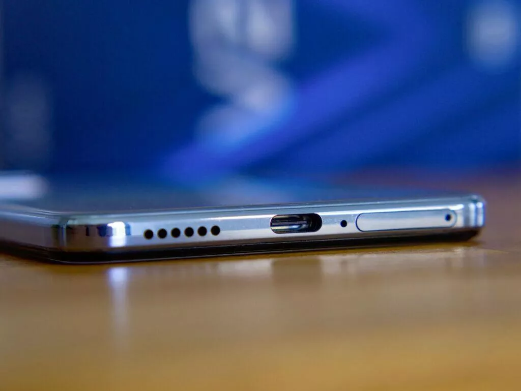 Vivo V21 konektivita