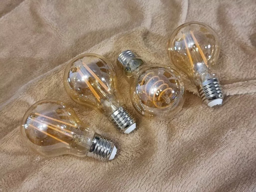 LED filament žárovky dva druhy
