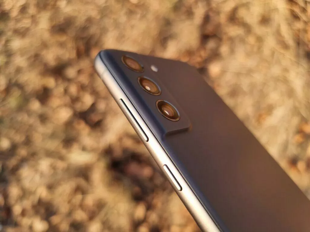 samsung galaxy s21 fe design tlacitka