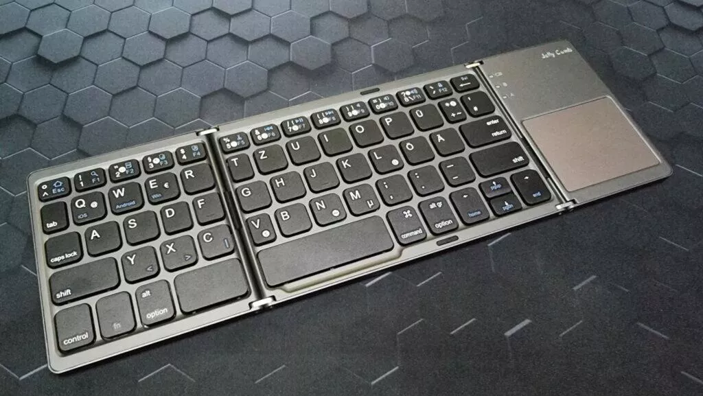skládací bezdrátová Bluetooth klávesnice Jelly Comb rozložená