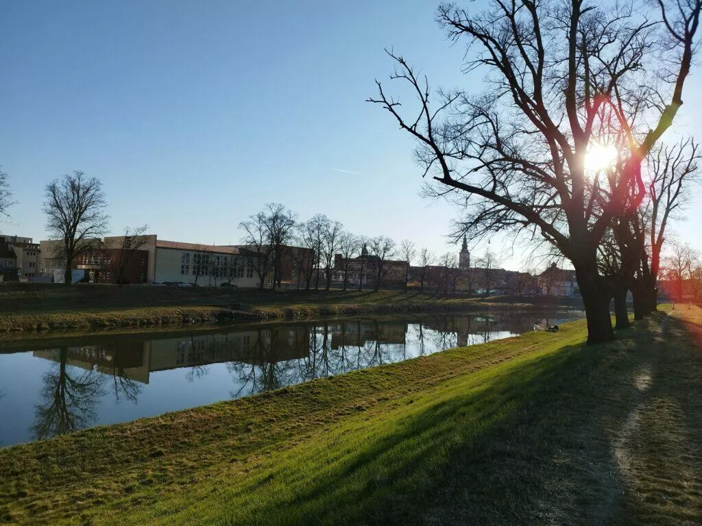 Poco X4 Pro 5G foto protisvětlo