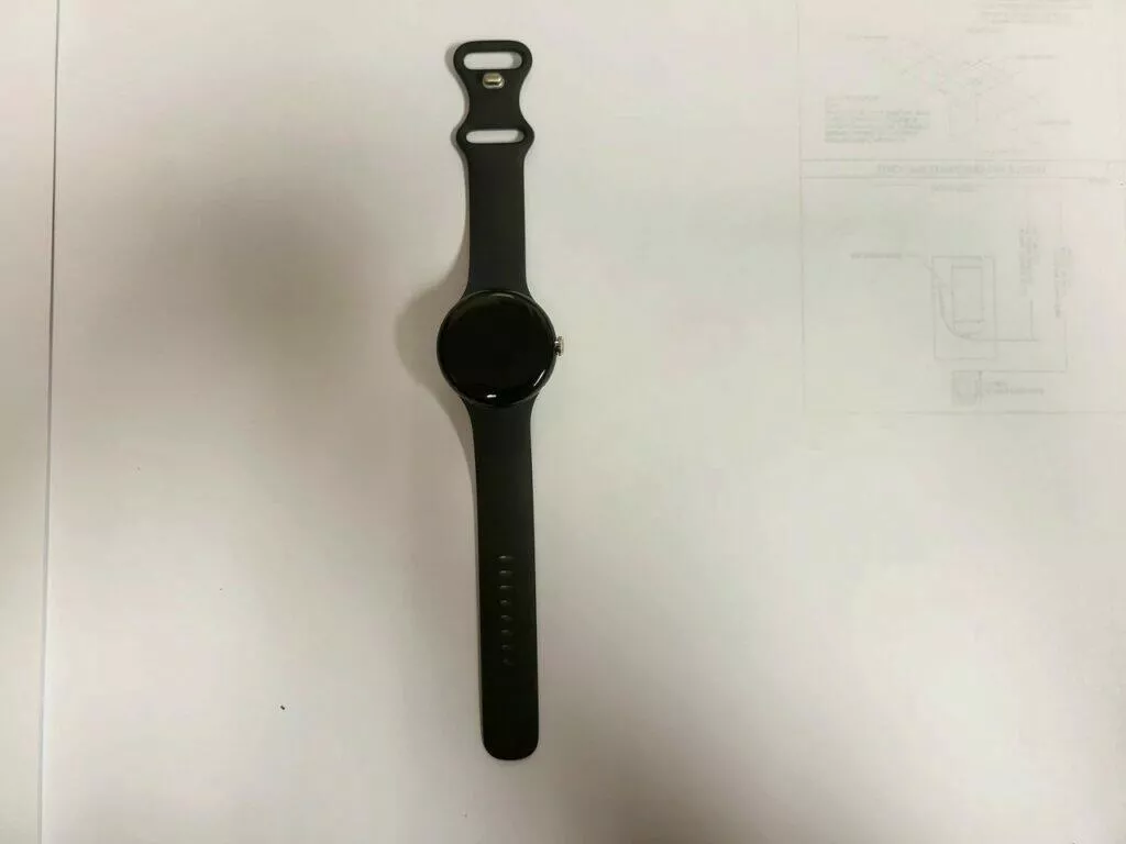google pixel watch otografie na ruce reminek displej