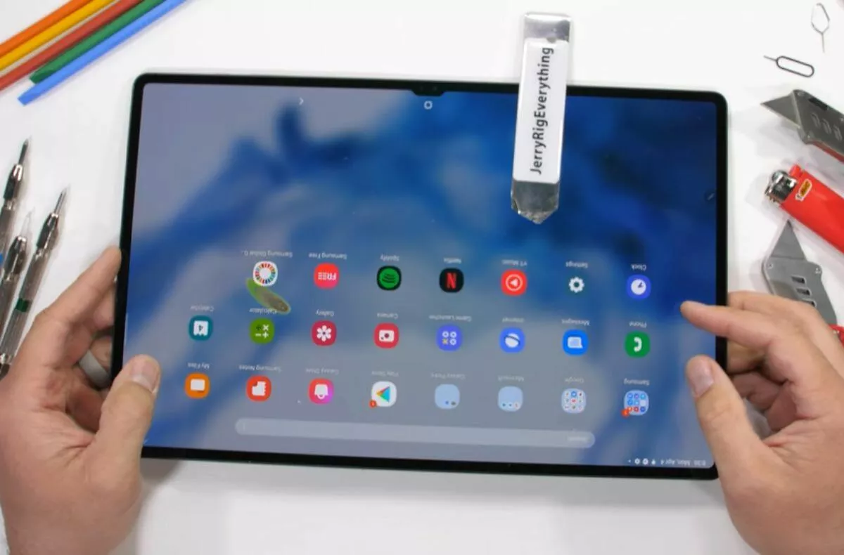 samsung galaxy tab s8 test odolnosti jerryrigeverything