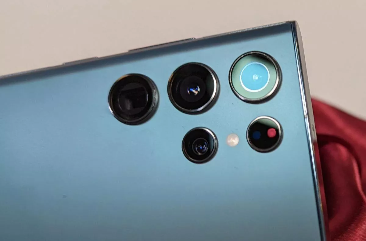 Samsung Galaxy S22 update foto červen 2022